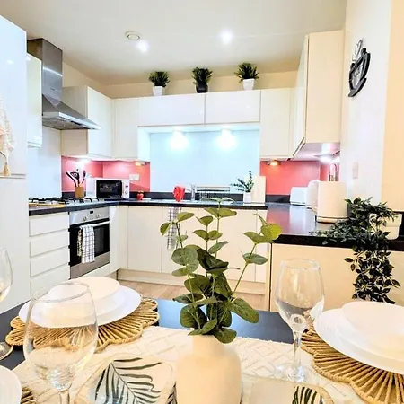 Stylish Bristol Harbourside Apartment *