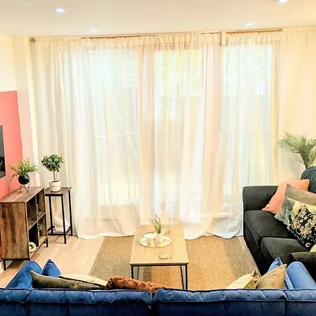 Stylish Bristol Harbourside Apartment
