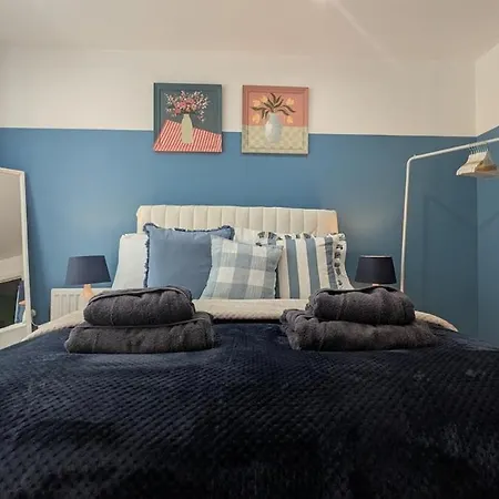 Stylish Harbourside Apartment *