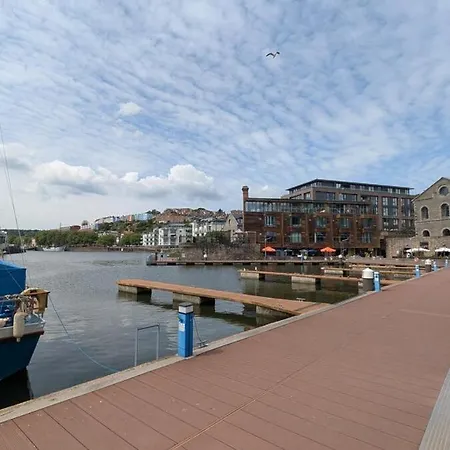 Stylish Bristol Harbourside Apartment Bristol