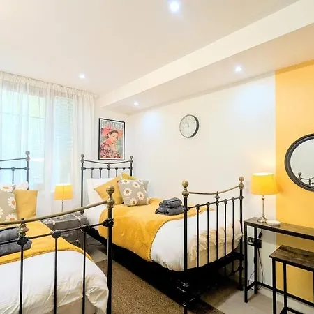 Stylish Harbourside Apartman