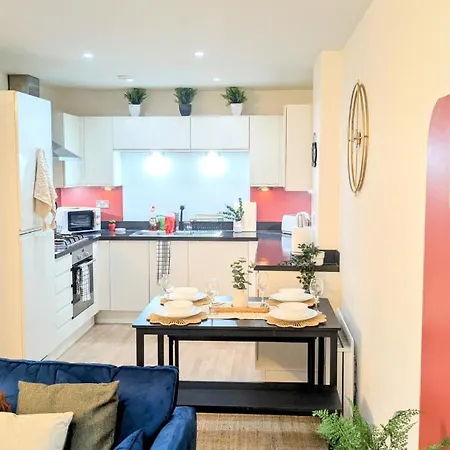 Stylish Bristol Harbourside Apartment Bristol