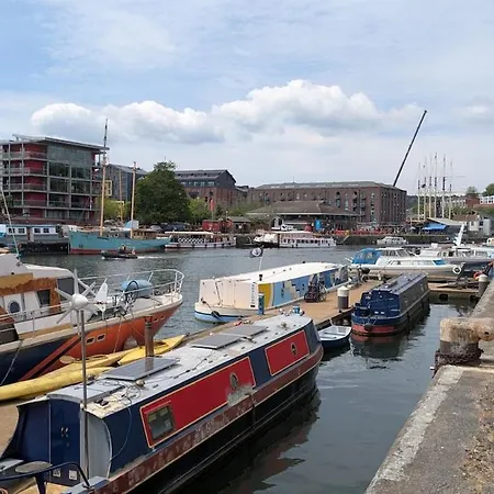 Stylish Bristol Harbourside Apartment Apartment *
