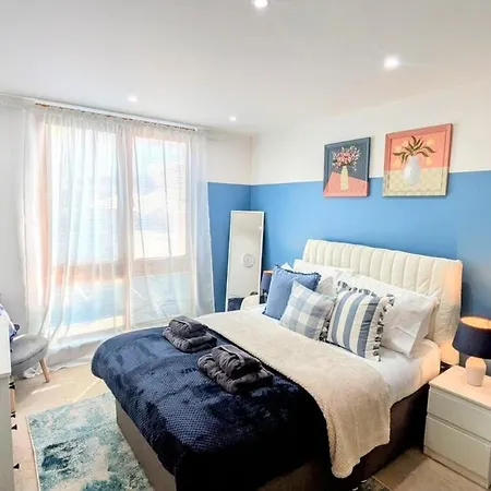 Stylish Bristol Harbourside Apartment Bristol
