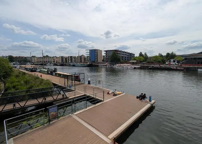 Stylish Harbourside Bristol