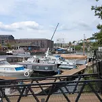 Stylish Harbourside *
