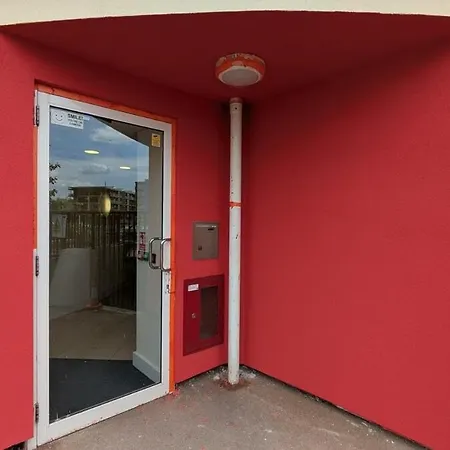 Stylish Harbourside Apartment Bristol