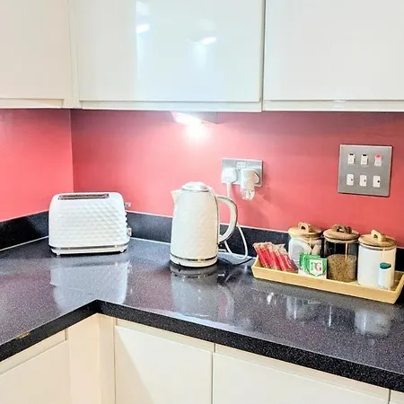 Stylish Harbourside Apartment Bristol