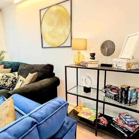 Stylish Harbourside Apartment Bristol