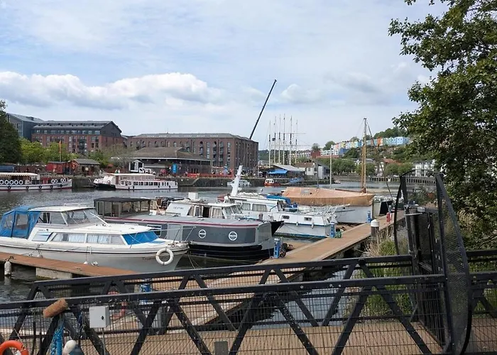 Stylish Harbourside *